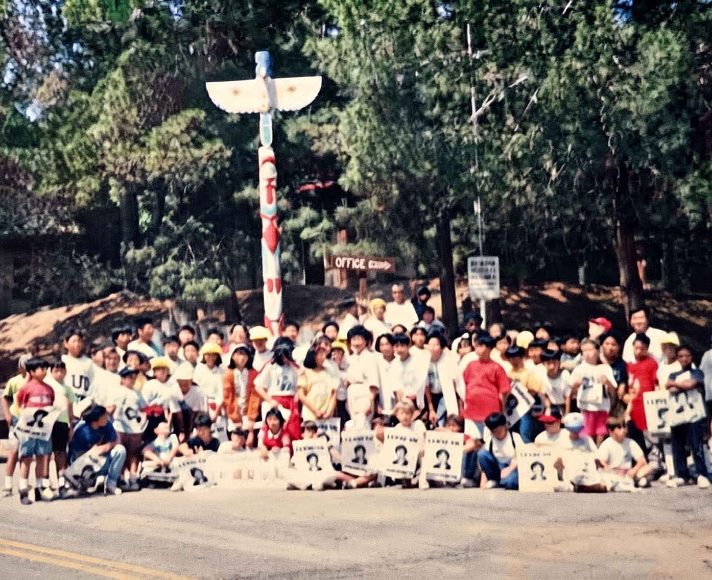 1991年,時任加州州務卿余江月桂女士親臨美國洛杉磯少年夏令營