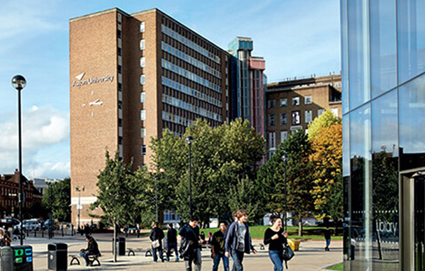 亞斯頓大學