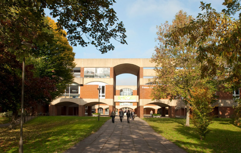 色賽斯大學